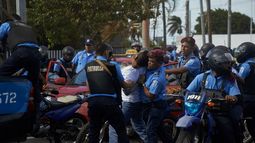 La Policía de Nicaragua ha sido señalada de abusos a los derechos humanos. Según la CIDH, 328 murieron tras la represión del gobierno contra las manifestaciones que surgieron en abril de 2018.&nbsp;