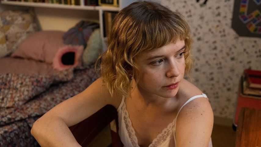 Corina&nbsp;nos pone en la piel de una correctora de estilo agorafóbica que hace su vida entre su casa, una bodega y el trabajo.