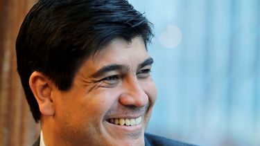 &nbsp;El presidente de Costa Rica, Carlos Alvarado, sonríe mientras posa para una foto antes de una entrevista con The Associated Press en Seattle, el 11 de marzo de 2019