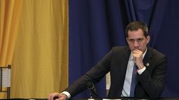 No cambien un dictador por otro, pide a petroleras Juan Guaidó