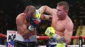 Canelo Álvarez propina un golpe a Sergey Kovalev durante la pelea del sábado 2 de octubre en Las Vegas, Nevada. Canelo Álvarez propina un golpe a Sergey Kovalev durante la pelea del sábado 2 de octubre en Las Vegas, Nevada.