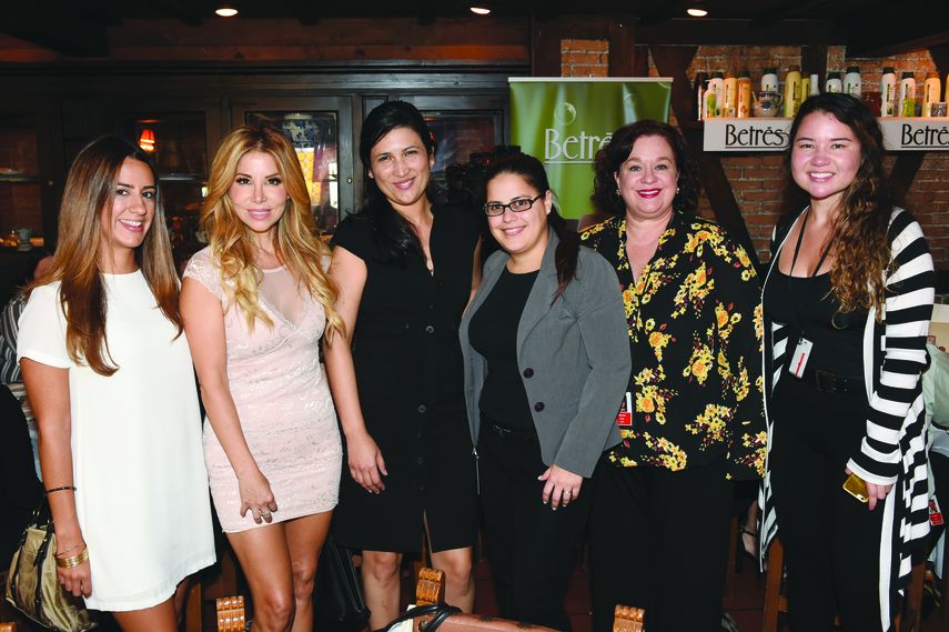 Cristina Echevarría, Roxana García, Heidy Moreno, Ailedys Castellón, Marcela Data -y Alí Casado.