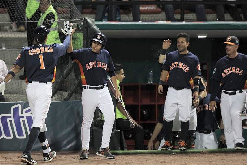 Los Astros deberán pagar una penalidad por el acuerdo con el pelotero cubano. (EFE)