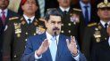 El dictador de Venezuela Nicolás Maduro junto a altos jefes militares durante una conferencia de prensa.