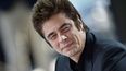 El actor Benicio del Toro dijo sentirse orgulloso de ser puertorriqueño y latino y animó a un grupo de estudiantes recién graduados en la universidad a que no olviden sus raíces. (EFE)