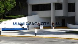 Centro de votación en Miami Beach sin apenas electores.&nbsp;