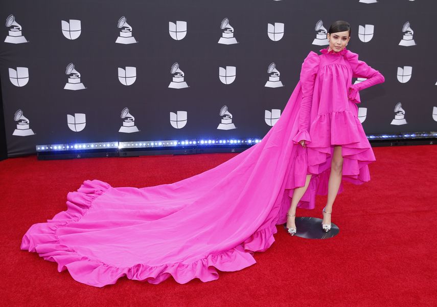 Sof&iacute;a Carson opt&oacute; por el magenta.&nbsp;