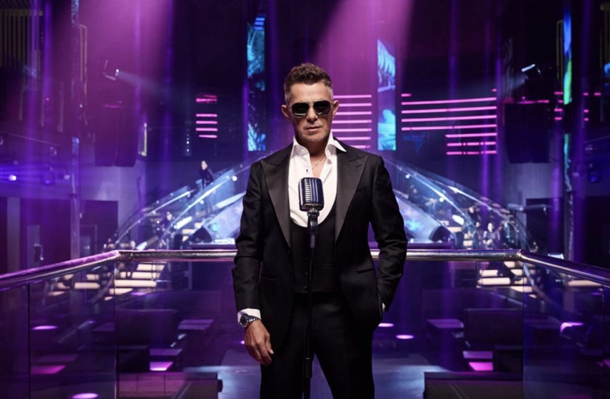 Alejandro Sanz en el video musical de Las Guapas