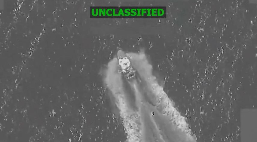 Esta captura de pantalla es de un video publicado por la cuenta X del Comando Sur de EEUU (Southcom) el 15 de diciembre de 2025; muestra un ataque a una embarcación del narcotráfico en el océano Pacífico oriental el 15 de diciembre de 2025.