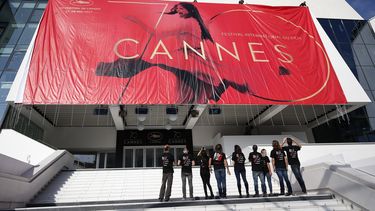El &nbsp;póster oficial del Festival de Cine de&nbsp;Cannes 2017 en el Palacio de los Festivales.