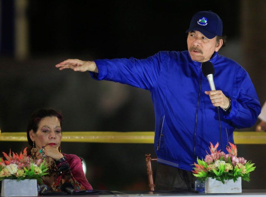 El gobernante sandinista, Daniel Ortega, en una ceremonia junto a la primera dama y vicepresidenta, Rosario Murillo, en Managua, Nicaragua.