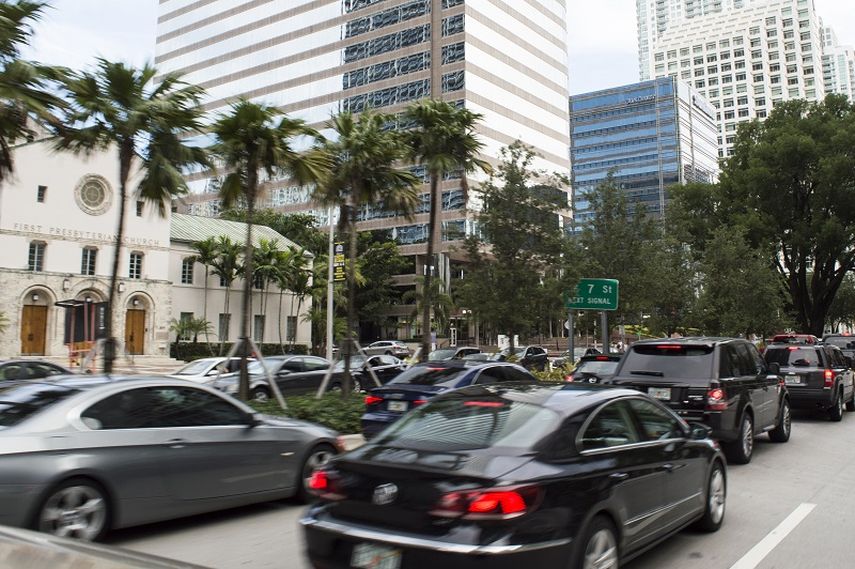 Brickell es una de las calles más congestionadas de Miami en hora pico.
