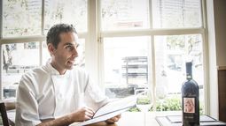 El chef italiano Renato Viola afirma que la clave para una pizza extraordinaria radica en la frescura y calidad de los ingredientes.&nbsp;