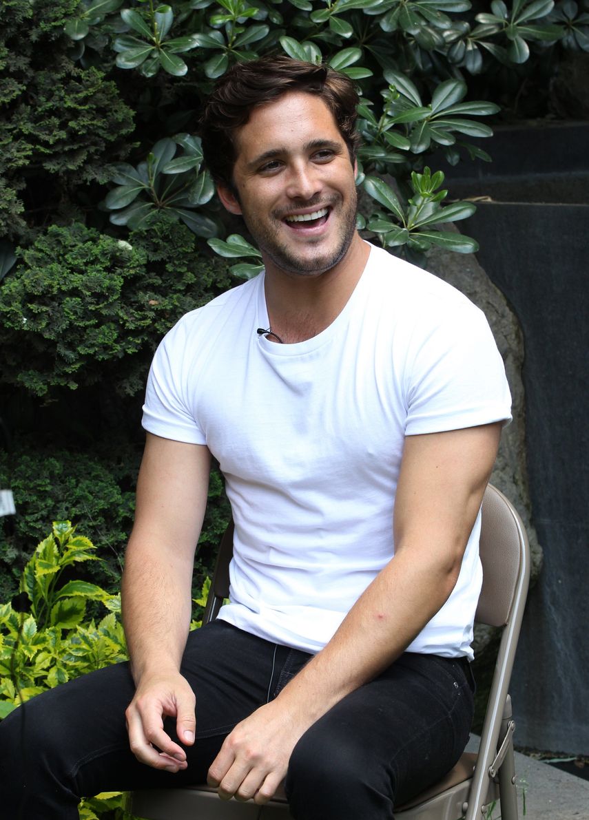 Un año después de la premier de la serie es increíble celebrarlo con esto, pase lo que pase para mí ya es ganancia, comentó.