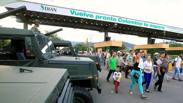 El enorme flujo de personas que cruzan la frontera repercute en la vida de los vecinos de Cúcuta, que atribuyen a los inmigrantes venezolanos el aumento de la inseguridad