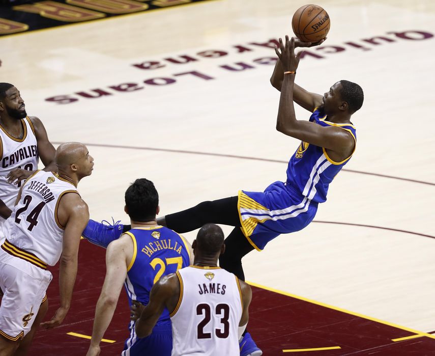 Durant anotó 14 puntos en el último cuarto para liderar la remontada del equipo californiano.&nbsp;