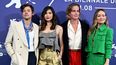 El cantante y actor británico Harry Styles (izq.), la actriz británica Gemma Chan (2da. izq.), el actor estadounidense Chris Pine (2da. der.) y la directora y actriz estadounidense Olivia Wilde posan durante un photocall de la película Dont Worry darling presentada fuera de concurso como parte del 79º Festival Internacional de Cine de Venecia en Lido di Venezia en Venecia, el 5 de septiembre de 2022.