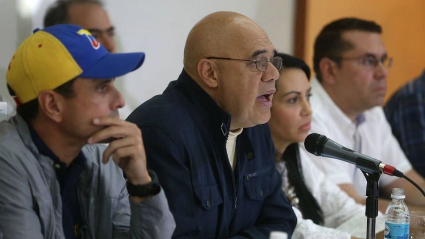 Más de una docena de partidos miembros de la alianza planteó este sábado a la Secretaría que a esa cita solo acuda el secretario ejecutivo de la MUD, Jesús Torrealba, para presentar una lista de condiciones para avanzar en el diálogo