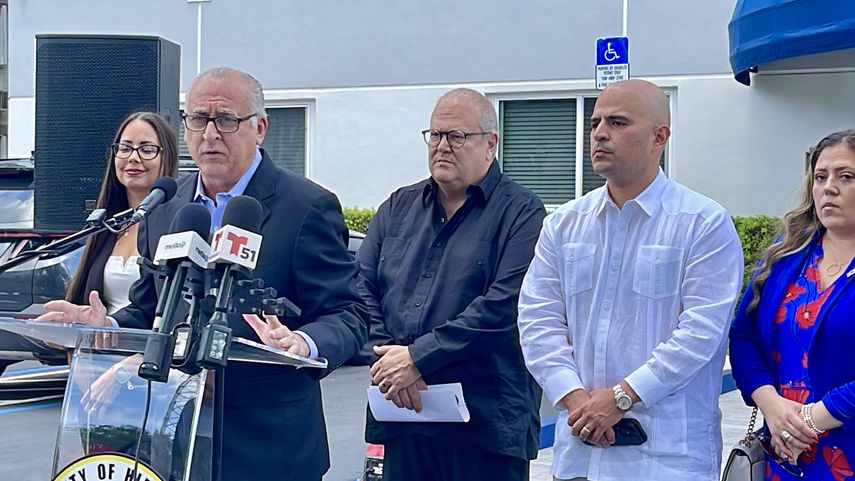 El alcalde Esteban Bovo, anuncia el lanzamiento del programa de ayuda al alquiler. El alcalde Esteban Bovo, anuncia el lanzamiento del programa de ayuda al alquiler.