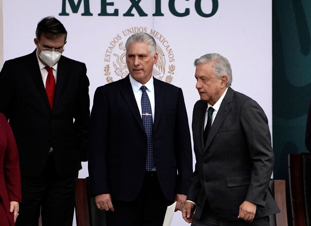 El designado gobernante cubano Miguel Díaz-Canel junto al presidente de México Andrés Manuel López Obrador. El designado gobernante cubano Miguel Díaz-Canel junto al presidente de México Andrés Manuel López Obrador.
