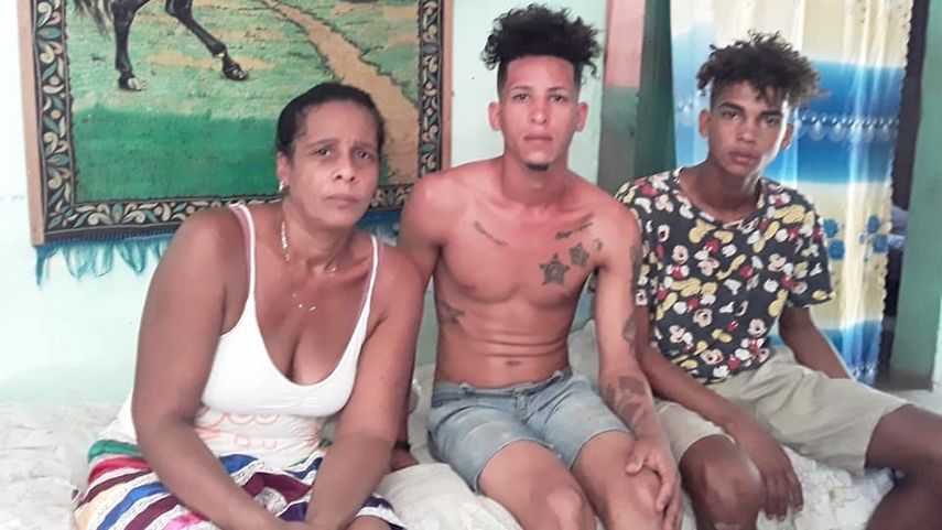 Mariceli Busutil y dos de sus hijos agredidos por la Policía en La Habana.&nbsp;