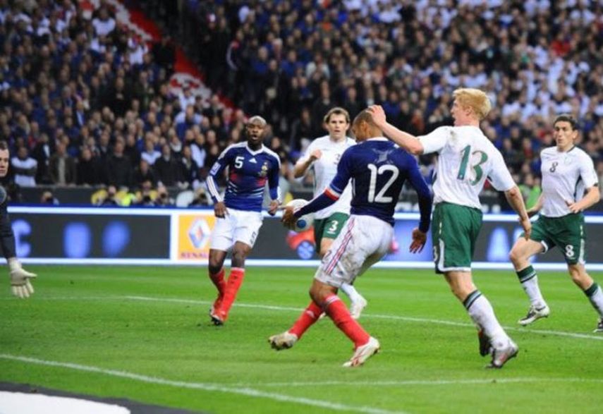La mano de Henry que le dio a Francia el pase al mundial (Archivo)
