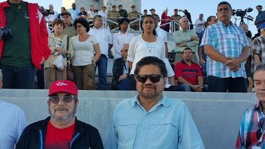 Los jefes de las FARC, Timochenko e Iván Márquez, durante un desfile en La Habana el 02ENE17. Al fondo, Raúl Castro.