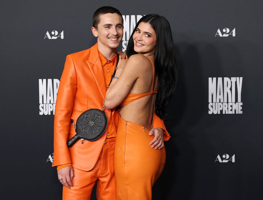 Timothée Chalamet y Kylie Jenner asisten al estreno en Los Ángeles de Marty Supreme de A24 en el Teatro Samuel Goldwyn el 8 de diciembre de 2025 en Beverly Hills, California.