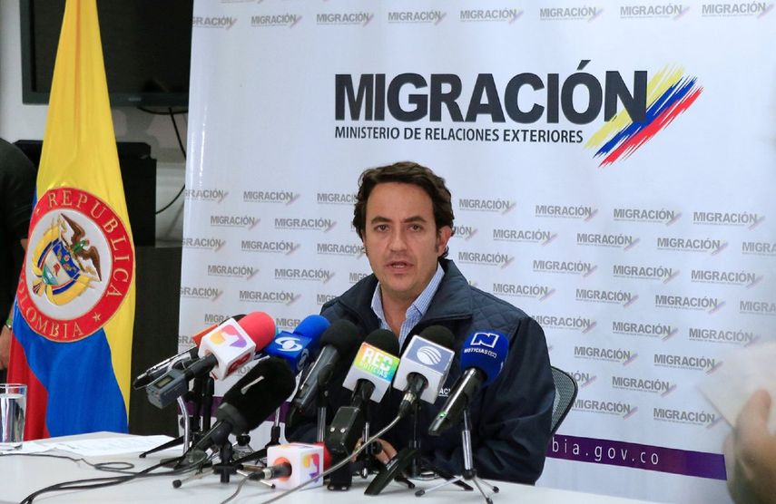 El director de Migracion Colombia, Christian Krugger señaló que los venezolanos solo podrán ingresar a Colombia con pasaportes o con la tarjeta migratoria si ya la poseen.
