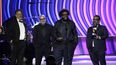 De izquierda a derecha, los ganadores Robert Fyvolent, David Dinerstein, Questlove y Joseph Patel reciben el Grammy a la Mejor película musical por Summer Of Soul el domingo 3 de abril de 2022, en Las Vegas.