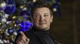 El actor Jeremy Renner posa para los fotógrafos a su llegada al fan screening de la película Hawkeye el 11 de noviembre de 2021 en Londres.