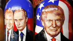 Muñecas tradicionales rusas han sido decoradas con el motivo de los presidentes Donald Trump (EEUU) y Vladimir Putin (Rusia) en medio de la polémica sobre si hubo vínculos entre el mandatario estadounidense y la presunta injerencia rusa en las elecciones de 2016.&nbsp;