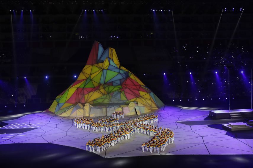 Una multitud de bailarines inaugura los Juegos Panamericanos de Lima, el viernes 26 de julio de 2019.