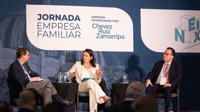 Arturo Elías Ayub, director general de Fundación Telmex y Núria Vilanova, presidenta de CEAPI