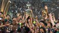 Los jugadores de Fluminense de Brasil alzan la Copa Libertadores tras derrotar a Boca Juniors de Argentina el sábado 4 de noviembre de 2023, en la final de fútbol disputada en el Maracaná&nbsp;
