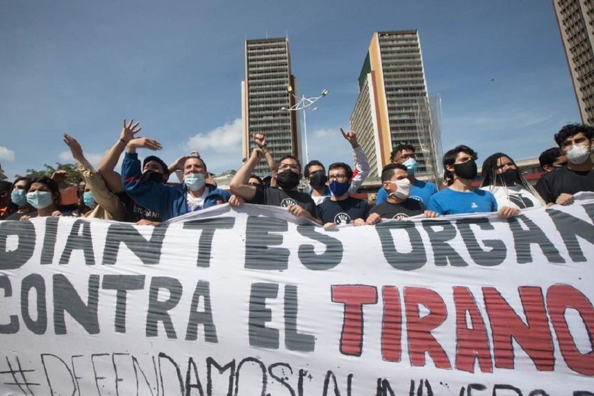 Estudiantes marchan en el centro de Caracas durante el Día del Estudiante Universitario.&nbsp;