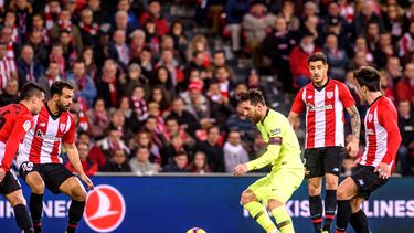 El Barsa estuvo buscando el campo rival sin ambages con balón sobre todo por el lado de Semedo, lo mejor salió de las botas de Messi.