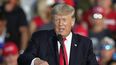 El expresidente Donald Trump, e inminente candidato presidencial, habla a miles de seguidores.