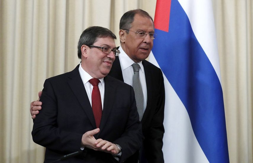 El ministro de Exteriores ruso, Serguéi Lavrov (der.), y el canciller cubano, Bruno Rodríguez Parrilla, vistos durante una reunión bilateral el 27 de mayo de 2019 en Moscú.