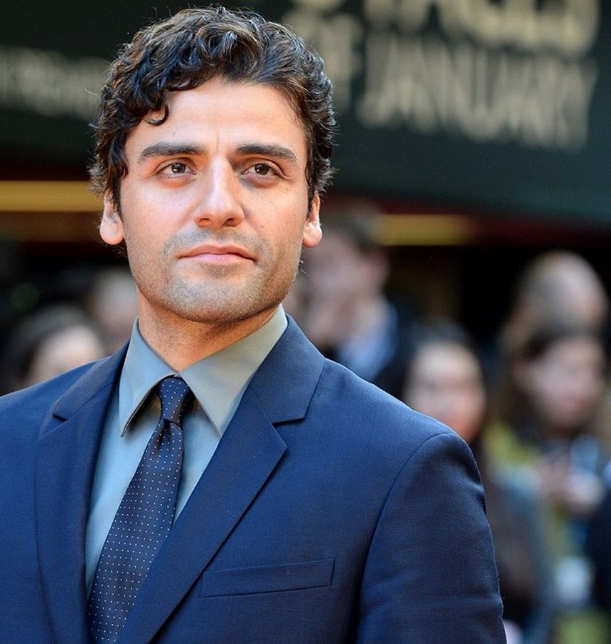 Hijo de madre guatemalteca y padre cubano, Isaac, de 35 años, creció en el seno de una familia muy aficionada a la saga galáctica de George Lucas -A veces nos vestíamos como los personajes, reconoció-, y entre cómics de X-Men, y se sintió atraído p