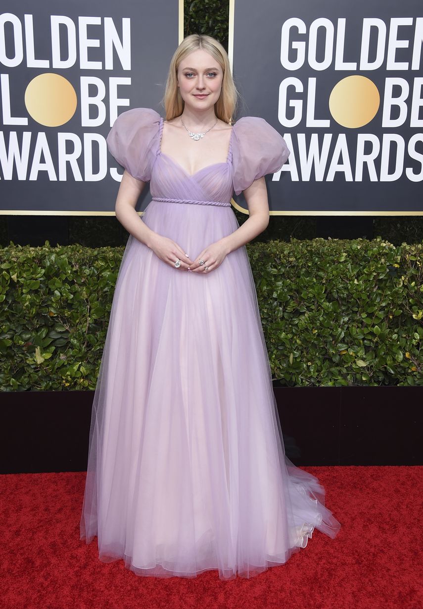 Dakota Fanning,&nbsp;actriz y modelo estadounidense de 25 a&ntilde;os de edad, viste un vestido color lila de la casa Dior.&nbsp;