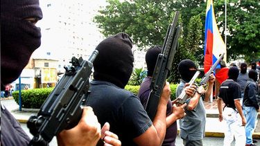 Coletivos actúan impunemente contra la oposición en Venezuela.