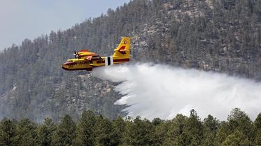 Enorme incendio avanza en el estado de Nuevo México en EEUU