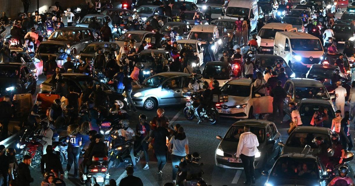 Dos muertos enlutan la fiesta en Francia por la victoria del PSG en la Champions