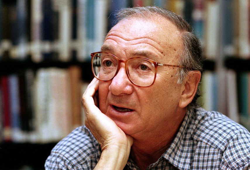 El dramaturgo estadounidense Neil Simon, durante una entrevista en Seattle, Washington, el 22 de septiembre de 1994.