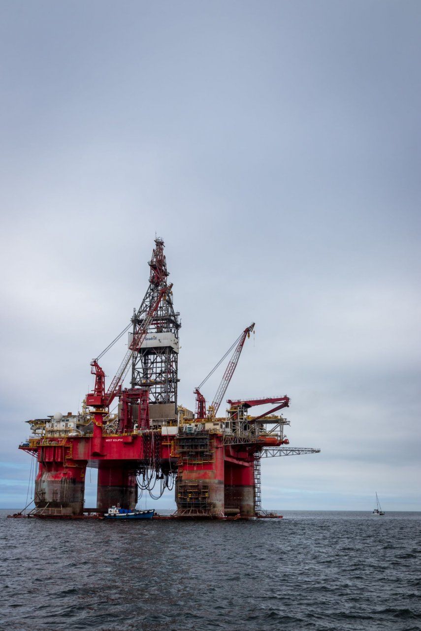 Una plataforma para la extracción de crudo.