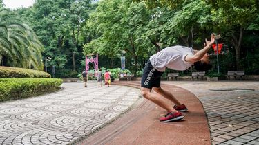 Liu&nbsp;Xuliang es un joven de China que exhibe esta arte marcial en parques p&uacute;blicos