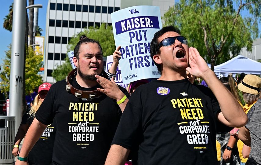 Miembros de la Coalición de Sindicatos de Kaiser Permanente SEIU-UHW y de otros gremios en la huega&nbsp;