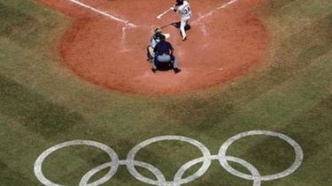 El béisbol no es deporte olímpico desde 2008 (Archivo)