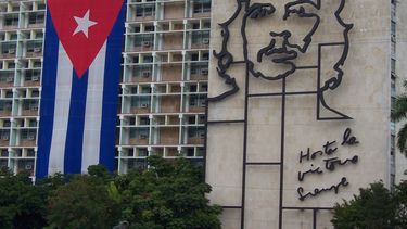Cuba llamó a la OEA Ministerio de Colonias y la acusó de volver a plegarse ante las intensas presiones y chantajes de EEUU sobre un grupo de países.